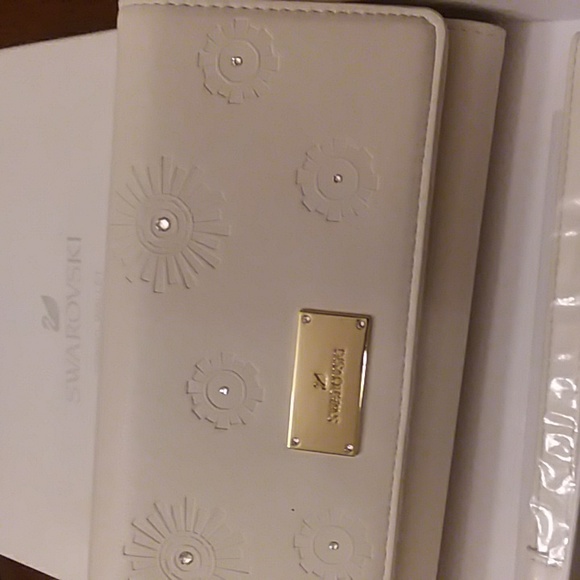 SOLD NEW Swarovski Crystal White Leather Travel Wallet/ Wristlet a Box - Picture 4 of 6